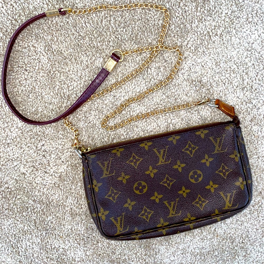 Authentic Louis Vuitton pochette